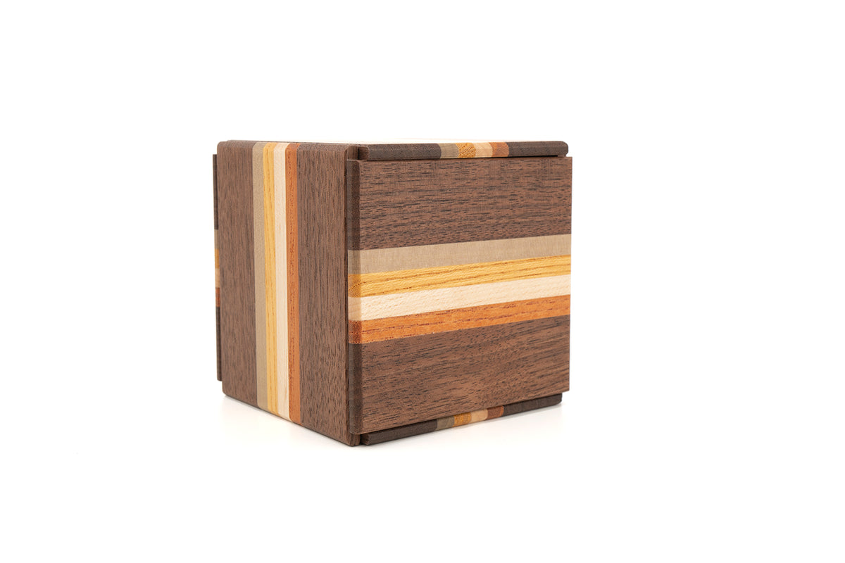 Karakuri New Secret Box IV | 32-Move Puzzle Box – Kubiya Games